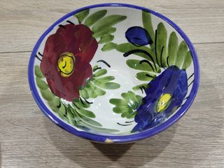ENSALADERA Y 3 CUENCOS / PINTADOS A MANO