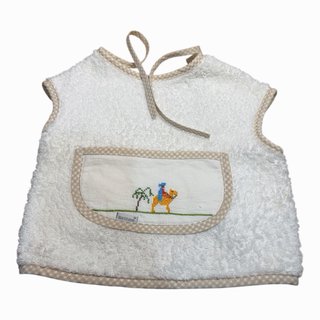 Baberos de bebé bordados a mano