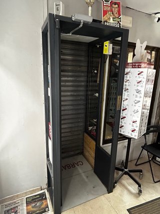 Puerta metálica con cristal para comercio desmonta
