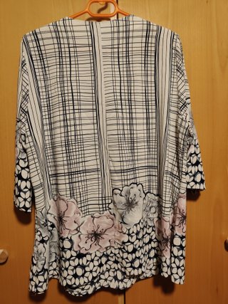 Blusa manga 3/4 con estampado floral