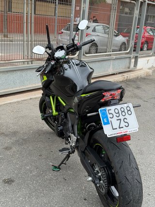 Kawasaki Z650 Negra y Verde