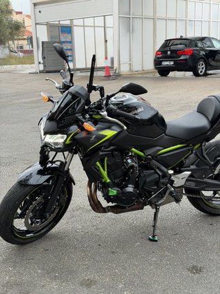 Kawasaki Z650 Negra y Verde
