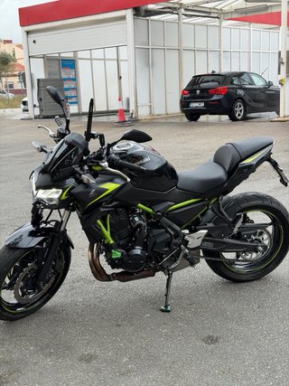 Kawasaki Z650 Negra y Verde