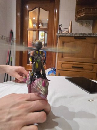 Juguete dragón lanzador con 2 muñecos voladores