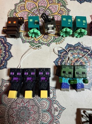 Figuras kinderjoy minecraft colecionables