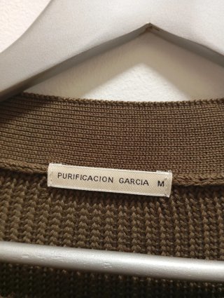 Jersey verde con detalles. Purificación García
