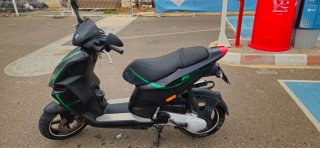 Piaggio NRG Power Scooter Negra y Verde