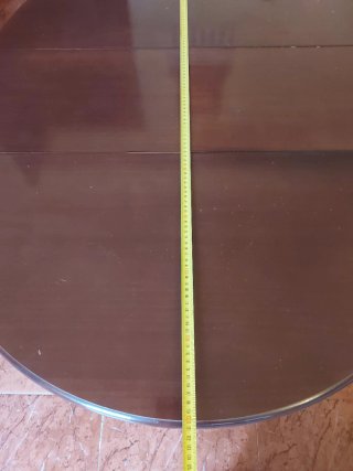 Se vende mesa y 4 sillas.