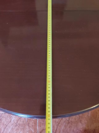 Se vende mesa y 4 sillas.