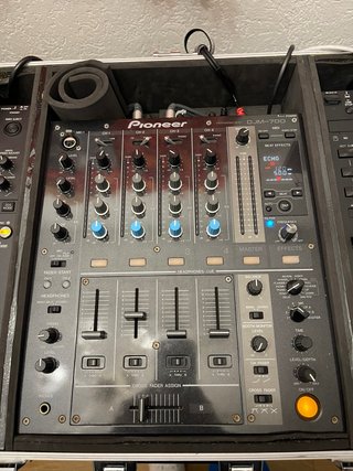 Pioneer CDJ-2000 Nexus + DJM-700