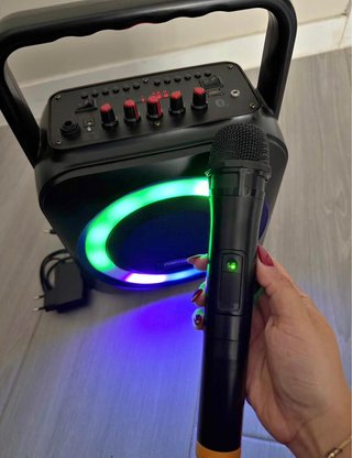 Parlante con micrófono RGB