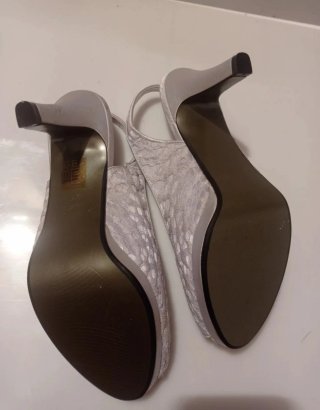 Zapatos de tacón plateados