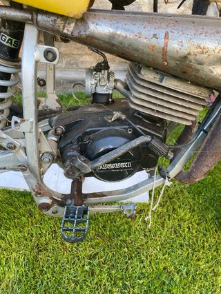 Suzuki DR 50 para piezas o restaurar.