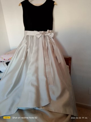 Vestido de fiesta negro y beige