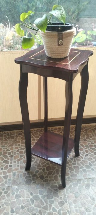 Mesa auxiliar de madera
