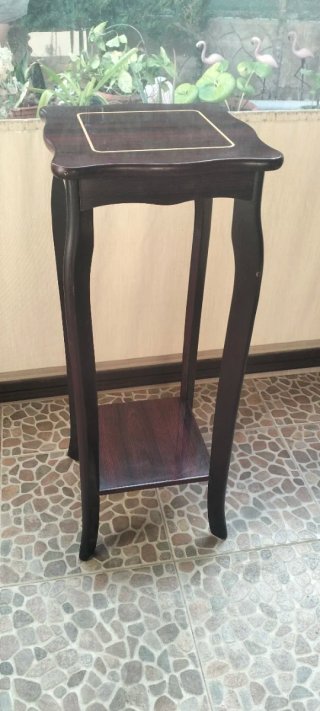 Mesa auxiliar de madera