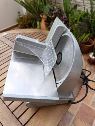 Cortadora de fiambre eléctrica