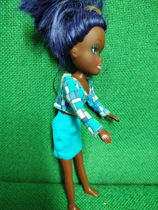 Muñeca figura tipo brazt Barbie