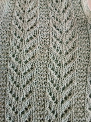 Maglia smanicata fatta a mano