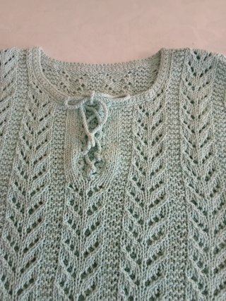 Maglia smanicata fatta a mano