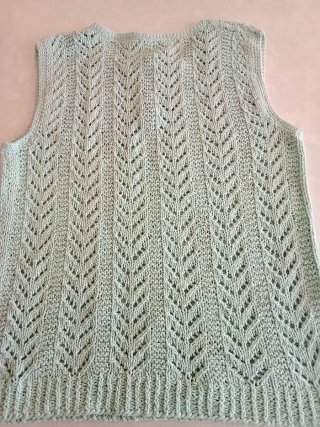Maglia smanicata fatta a mano