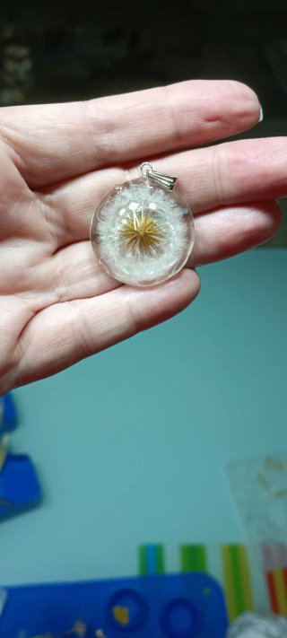 Colgante Diente de León Resina Dorado