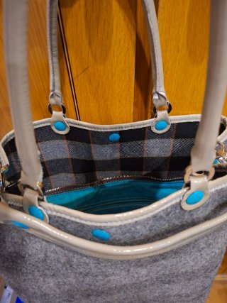 Bolso Gabs Gris con Detalles Rosas