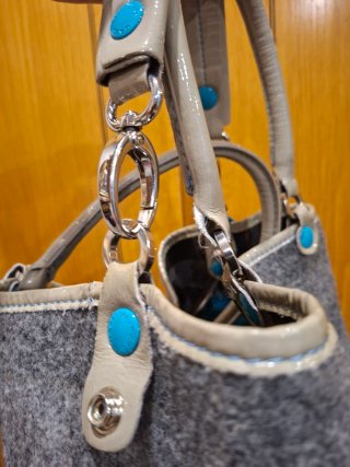Bolso Gabs Gris con Detalles Rosas