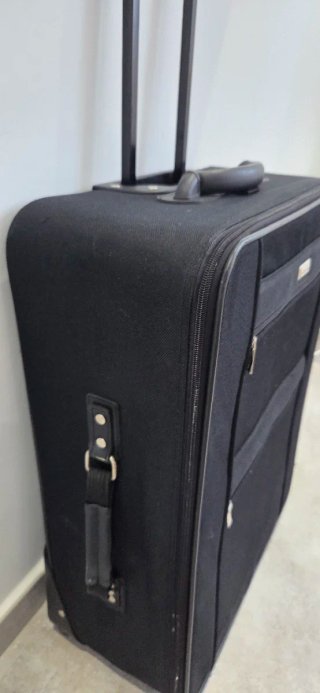 Maleta de viaje negra