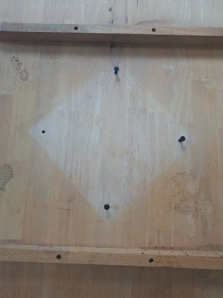 Mesa redonda y 4 sillas de madera