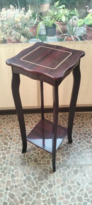 Mesa auxiliar de madera