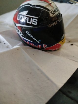 Mini casco Lotus Red Bull