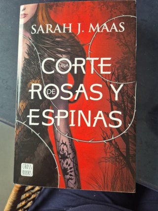Una corte de rosas y espinas