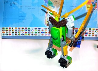 Pack LEGO Ninjago + robot y figuras