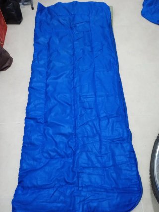 Lote acampada: saco dormir, cantimplora, esterilla