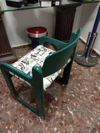 Silla Mid Century Verde con Estampado Comic
