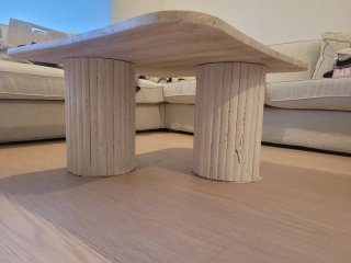 Mesa centro piedra estilo griego beige.