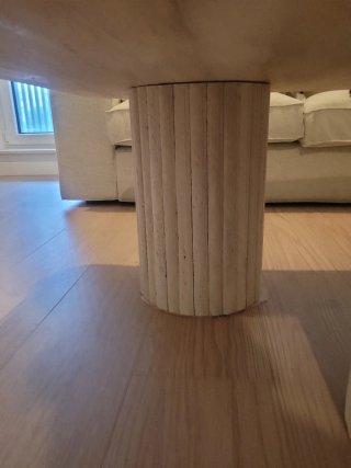 Mesa centro piedra estilo griego beige.