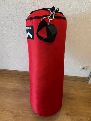 Saco de boxeo Outshock rojo sin usar