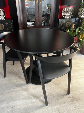 Mesa redonda IKEA y 3 sillas