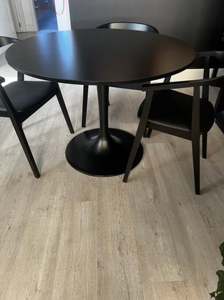 Mesa redonda IKEA y 3 sillas