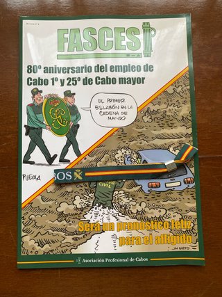 Revista Guardia civil y pulsera
