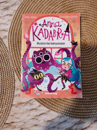 Libro: Munstro bat bainuontzian
