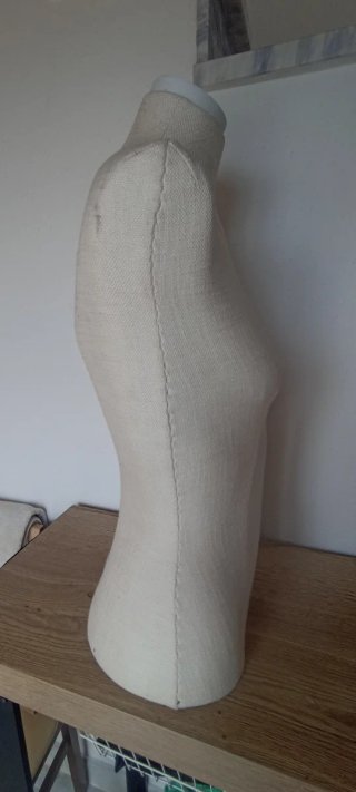 Busto de costura beige