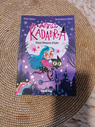 Libro: Ilargi betearen kluba