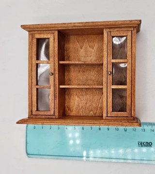 Credenza in legno per casa delle bambole vintage