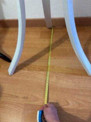 Perchero de pie. altura 178 cm. En buen estado.