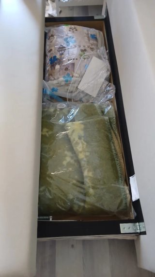 Divano letto Ikea beige con cuscini