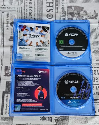 Pacchetto 2 Giochi PS4/PS5: FIFA 22 e FC 24