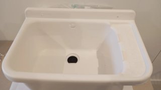 Bañera de resina blanca